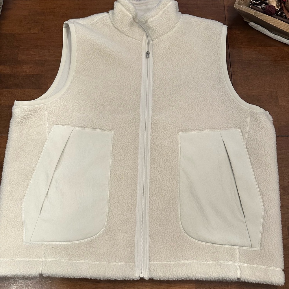 Lululemon Men White Sherpa Fleece Vest